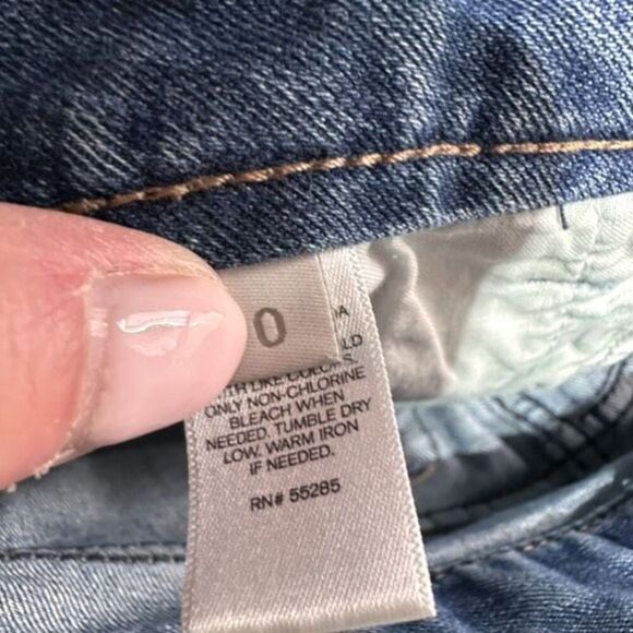 Express Women’s Low Rise Distressed Cuffed Denim Shorts Size 0 - Picture 3 of 9